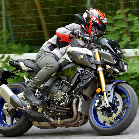 【ヤマハ MT-10SP 試乗】「R1」のネイキッド版ではない!獰猛だが死角なきロードスター…青木タカオ 画像