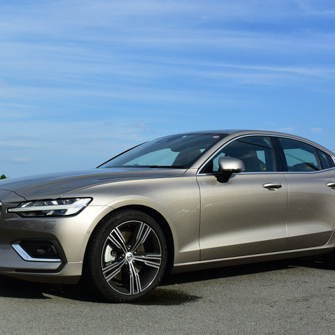 【ボルボ S60 新型試乗】「V90」にも下克上?な乗り心地と操舵感…井元康一郎 画像