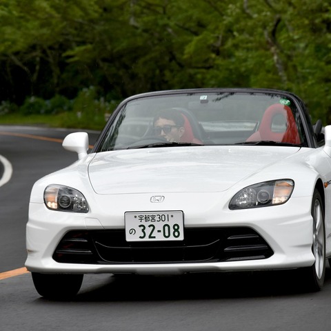 ホンダ S2000 20周年記念アイテム装着車に試乗、快感の走りを再び感じた…木下隆之 画像