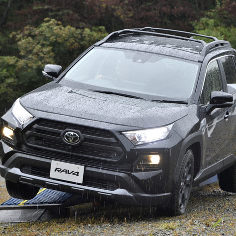 わずか10mm、されど10mmの余裕!既存オーナーも必見、トヨタ RAV4の「オフロードパッケージ」を試す 画像