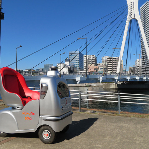 自動運転一人乗りロボ「ラクロ」に乗ってみた【岩貞るみこの人道車医】 画像