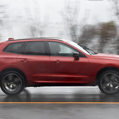 【ボルボ XC60 B6 Rデザイン 新型試乗】プレミアムなミドルSUVの有力候補に躍り出た…南陽一浩 画像