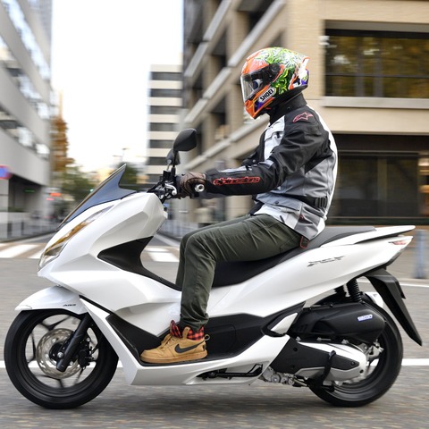 【ホンダ PCX125 試乗】エンジン&車体をフルチェンジ!全方位「死角なし」…青木タカオ 画像