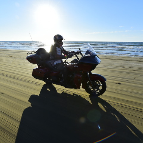 バイクで走れる国内唯一の海岸「千里浜」へ列島横断! 太陽を追いかけた1000kmの旅 画像