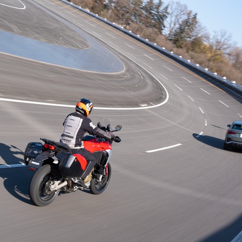 【ドゥカティ ムルティストラーダV4S 試乗】歴代最大の進化!市販バイク初のACCを試す…丸山浩 画像