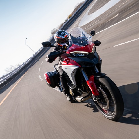【ドゥカティ ムルティストラーダV4S 試乗】V4の選択が過去最強のマルチマシンを生んだ…鈴木大五郎 画像