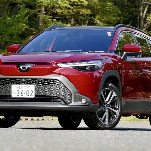 【トヨタ カローラクロス 新型試乗】55年の歴史で初のSUVも「実用車の王道」だった…島崎七生人 画像