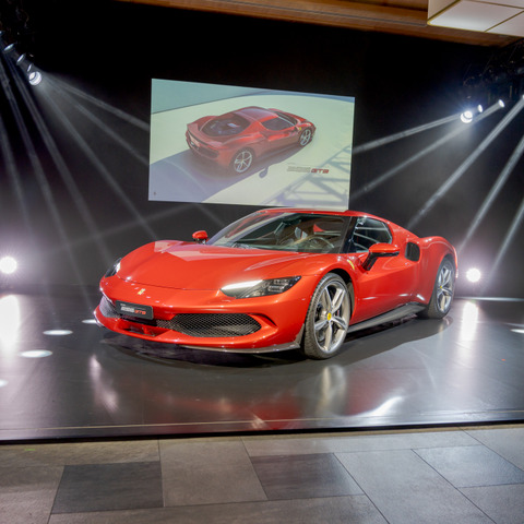 V6エンジン+電気モーターを搭載、フェラーリの新世代マシン『296GTB』を日本初公開 画像