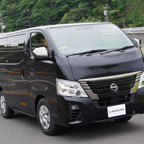 【日産 キャラバン 新型試乗】ガソリン車が変わった!商用バンと思えぬ静粛性に驚く…諸星陽一 画像