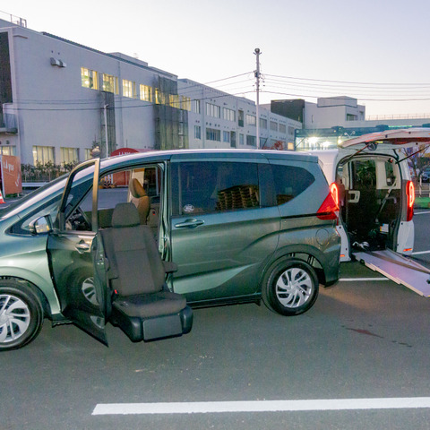 両足だけで運転可能なフィットe:HEVも登場…ホンダ福祉車両試乗会 画像