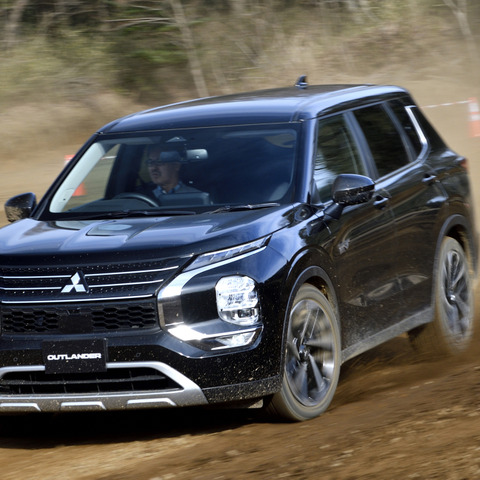 【三菱 アウトランダーPHEV 新型試乗】公道&オフロードで見せた「唯一無二の非凡さ」…片岡英明 画像