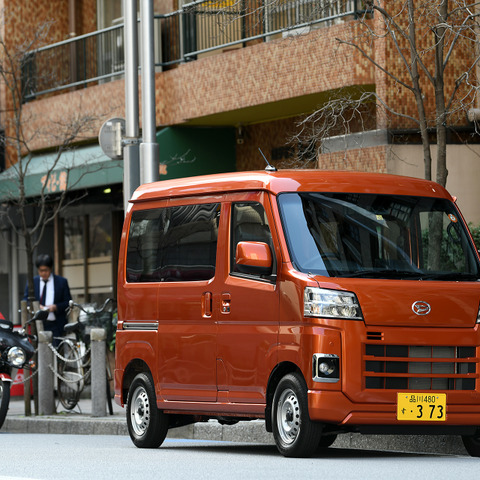 【ダイハツ ハイゼット 新型試乗】街中を思いどおりに移動できる「言い訳なしの実用性」…島崎七生人 画像