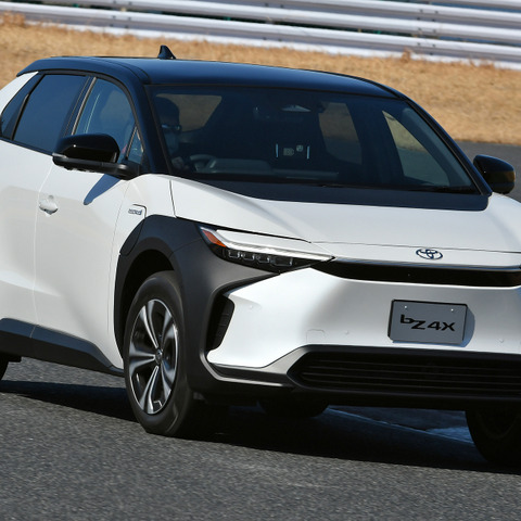 【トヨタ bZ4X 新型試乗】「さすがトヨタ車」2WDに好印象、4WDは特徴が薄い?…御堀直嗣 画像