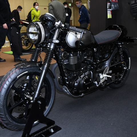ホンダ『GB』をセパハン・バックステップでカフェレーサー化!アクティブが人気モデル3種をカスタム…東京モーターサイクルショー2022 画像