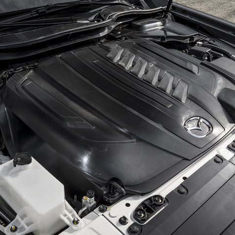 【マツダ CX-60】なぜ今、3.3リットルの大排気量? マツダが示す内燃機関の新たな活路と「税金の課題」 画像