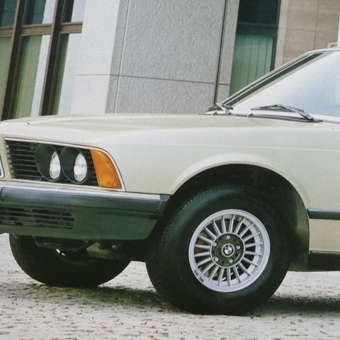Sクラスの対抗馬として生まれたBMW『7シリーズ』の変遷【懐かしのカーカタログ】 画像