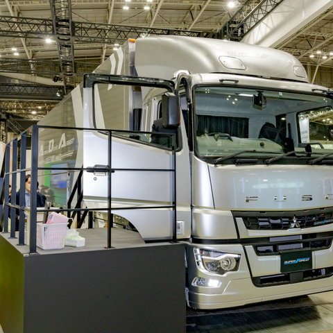 大型トラックでは初となる追従走行とレーンキープ:三菱ふそう…ジャパントラックショー2022 画像