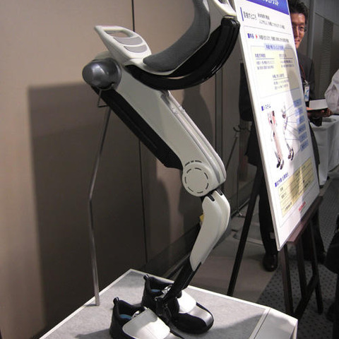 ホンダ歩行アシスト 体重支持型…体が5%軽くなる? 画像