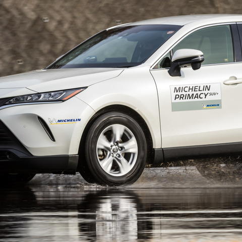 【ミシュラン プライマシーSUV+ 試乗】ウェットブレーキ路での新旧比較は衝撃の結果に!…岡本幸一郎 画像