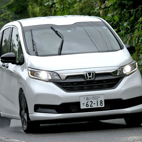 【ホンダ フリード 新型試乗】ファミリーカーのイメージにとらわれない「ブラックスタイル」…島崎七生人 画像