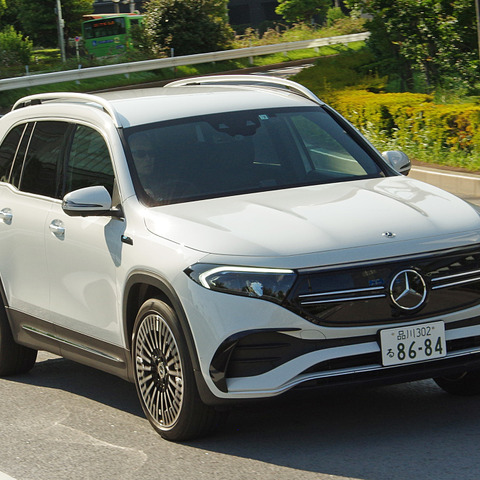 【メルセデスベンツ EQB 新型試乗】コンサバ一家も違和感なく乗り換えOK!BEV初の7人乗りSUV…南陽一浩 画像