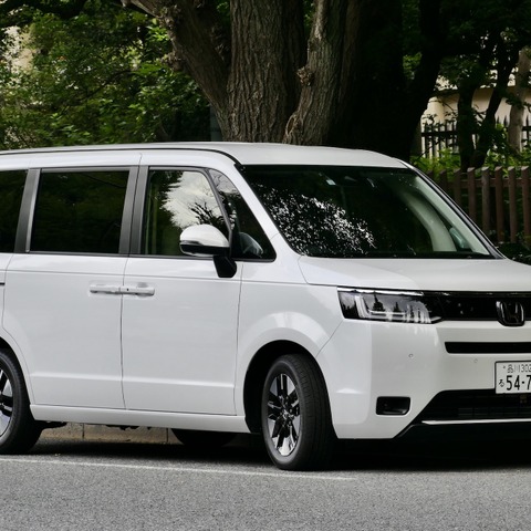 【ホンダ ステップワゴン 新型試乗】プレーンな箱形は見るからに原点回帰…島崎七生人 画像