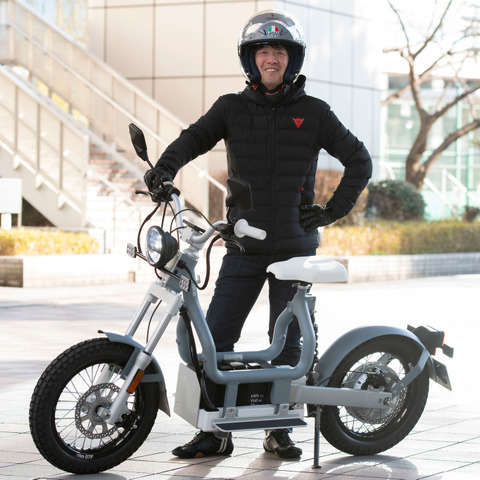 “何にも似てない”北欧生まれの電動バイクが日本上陸、課題は「タイヤと価格」? 画像