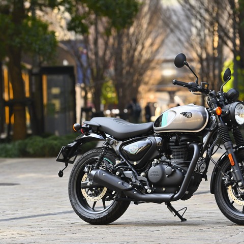 ロイヤルエンフィールドが東・名・阪モーターサイクルショーで展示する『ハンター350』に小川勤が試乗!世界販売10万台の軽快シティランナー 画像