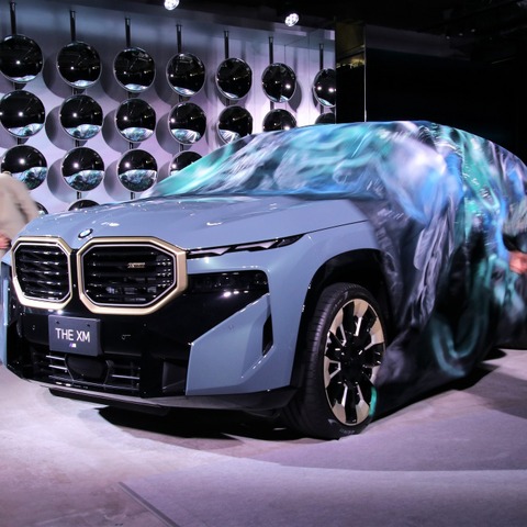【BMW XM】M社設立50周年記念車、M1以来の独自モデル 画像