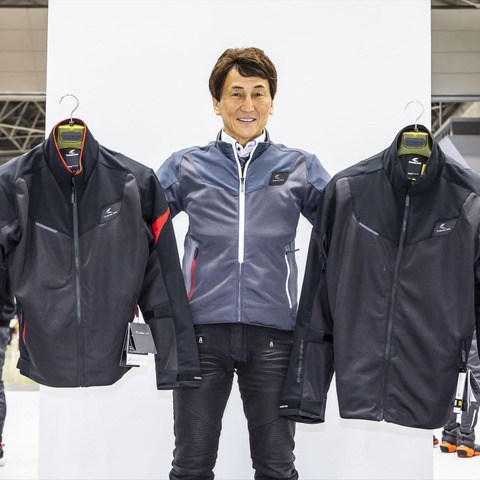 乾きやすく通気性抜群の「クイックドライジャケット」!クアルタラロのレプリカヘルメットも展示されたRSタイチ…東京モーターサイクルショー2023 画像