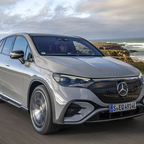 【メルセデスベンツ EQE SUV 海外試乗】セダンより90mm短いホイールベースで実現したかったものとは…渡辺慎太郎 画像