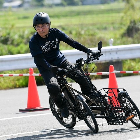 電アシ自転車ともバイクとも全く違う乗り味、カワサキの電動3輪『ノスリス』に試乗してわかった「可能性」と「難しさ」 画像