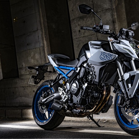 スズキ新時代到来!?『GSX-8S』は新エンジン開発陣に感謝したくなる“ポップで万能”な一台だ…伊丹孝裕×小川勤 画像