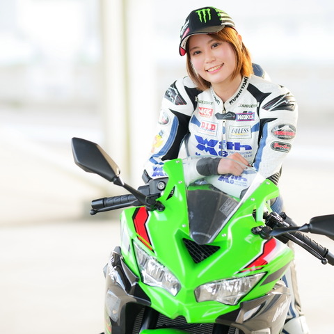 【カワサキ Ninja ZX-4R 試乗】250とそんなに変わらないでしょ? と思いきや…小鳥遊レイラ 画像