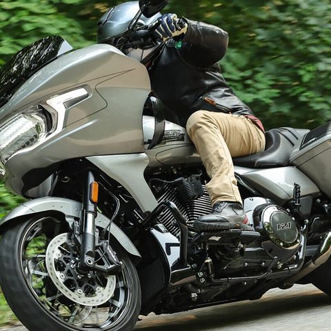 【ハーレーダビッドソン CVO 海外試乗】この“グライド感”はキング・オブ・ハーレーでしか味わえない…佐川健太郎 画像