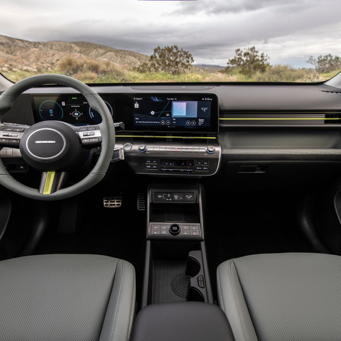 「Bセグにこれ以上必要?」ヴェゼルサイズの電動SUV、ヒョンデ『コナ・エレクトリック』の“リビングスペース”インテリアとは 画像