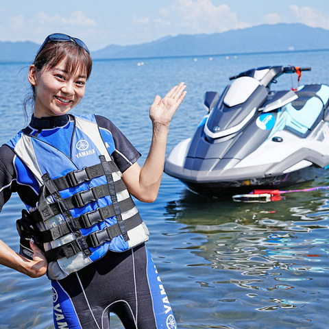 【#ヤマハ女子】「いつかスタントも自分で!」俳優の指出瑞貴さんが、バイク&水上バイクを1日で遊び倒した 画像