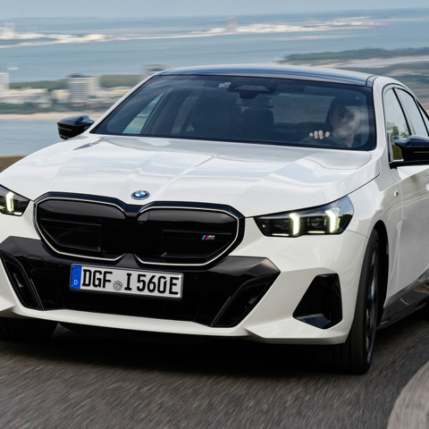 【BMW i5 海外試乗】内燃機の個性に頼れない時代に、何をBMWらしさとするのか…渡辺敏史 画像