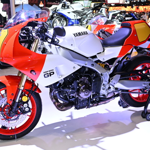 レトロだけど最先端！ヤマハ『XSR900GP』は、あの頃を懐かしむだけの存在じゃない…ジャパンモビリティショー2023 画像