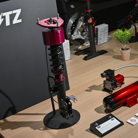 あのBLITZからエアサスが登場?!グリルの煌めくレクサスLM、新作パーツにレーダーまで見どころだらけ…東京オートサロン2024 画像