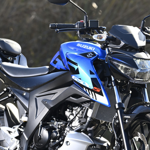 【スズキ GSX-S125 試乗】誰もが「細ッ!」と驚くはず、気負わず乗れる“走りの指南役”…伊丹孝裕 画像