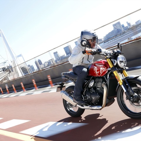 【トライアンフ スピード400 試乗】軽量、軽快!老若男女にオススメできる、都会派400cc…佐川健太郎 画像