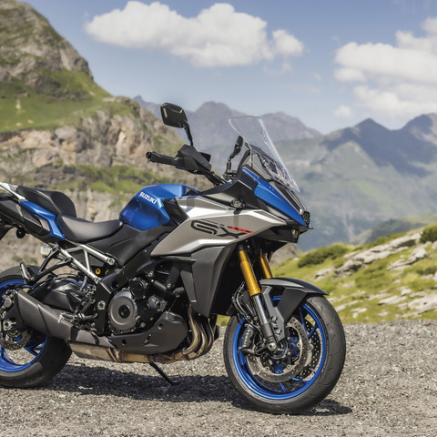 クロスオーバーとスポーツツアラーは何が違う? スズキ『GSX-S1000GX』が目指した、GTとVストロームの“いいとこ取り”とは 画像
