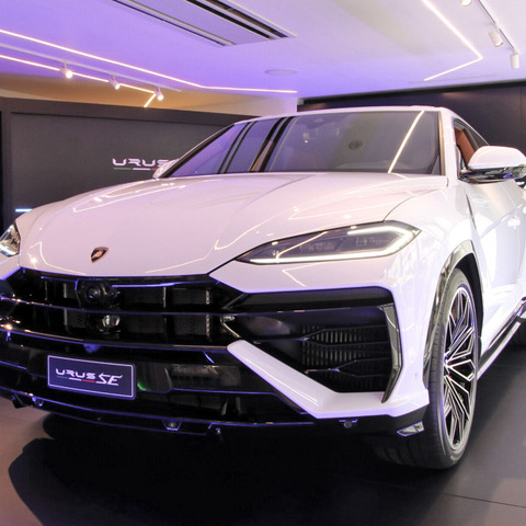 「史上最も美しい」ランボルギーニのスーパーSUV『ウルスSE』日本発表 HV化も「ダウンサイジングではない」 画像