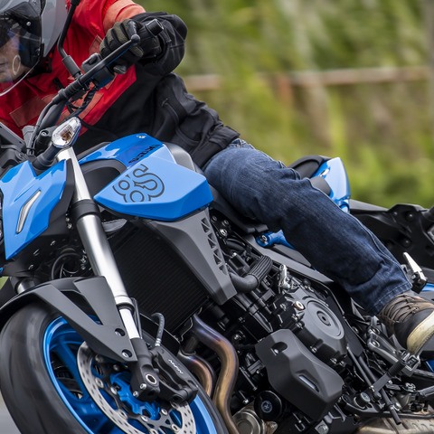 【スズキ GSX-8S 試乗】トラクションという言葉の意味を教えてくれる…伊丹孝裕 画像