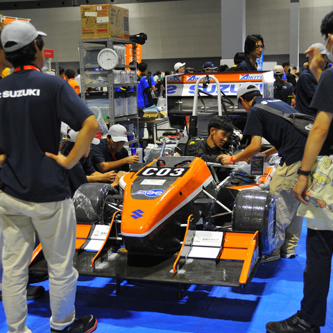 クルマ社会の未来を似合う若者が集結! 企業も注目する学生フォーミュラ 画像