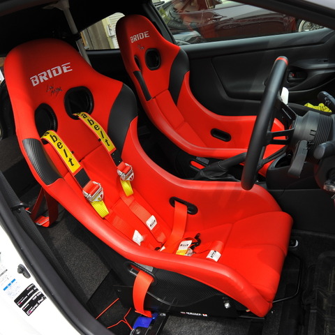 時代は4点から6点へ! 進化するサーキット用シートベルトと安全デバイス~カスタムHOW TO~ 画像