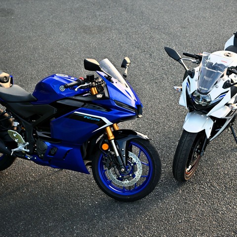 「小さなハヤブサ」と「小さなYZF-R1」が宿っている…同じ250ccスポーツでも全く違う!? スズキ『GSX250R』とヤマハ『YZF-R25』を乗り比べてみた 画像