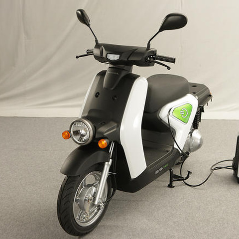 【東京モーターショー09】ホンダの二輪EV、EVE-neo は近未来 画像