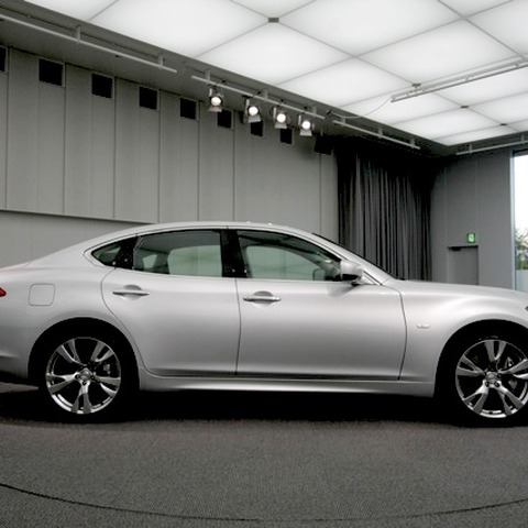【東京モーターショー09】日産 フーガ 新型、プロポーションを変更した 画像
